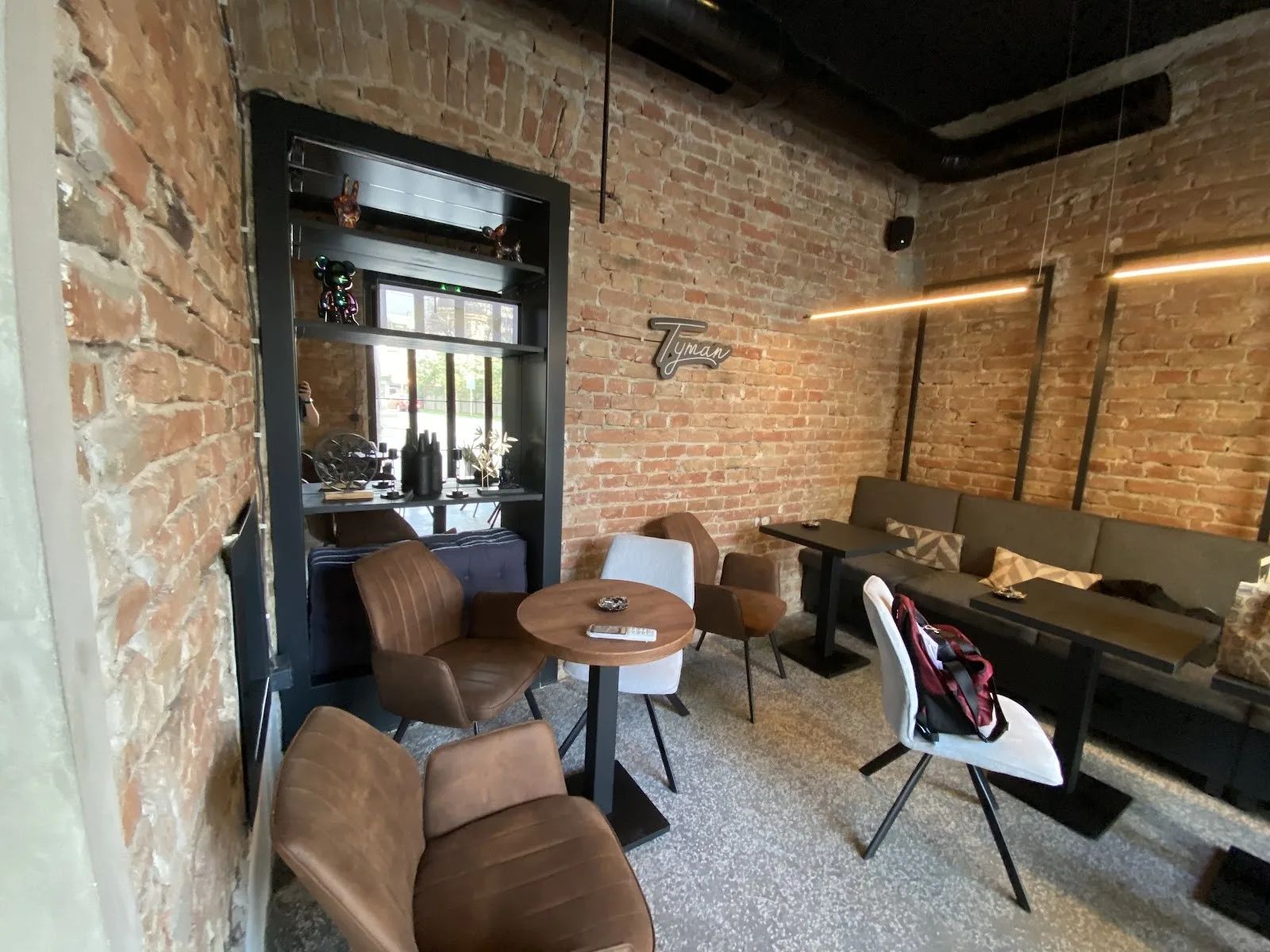 Tyman Lounge & Bar - 1