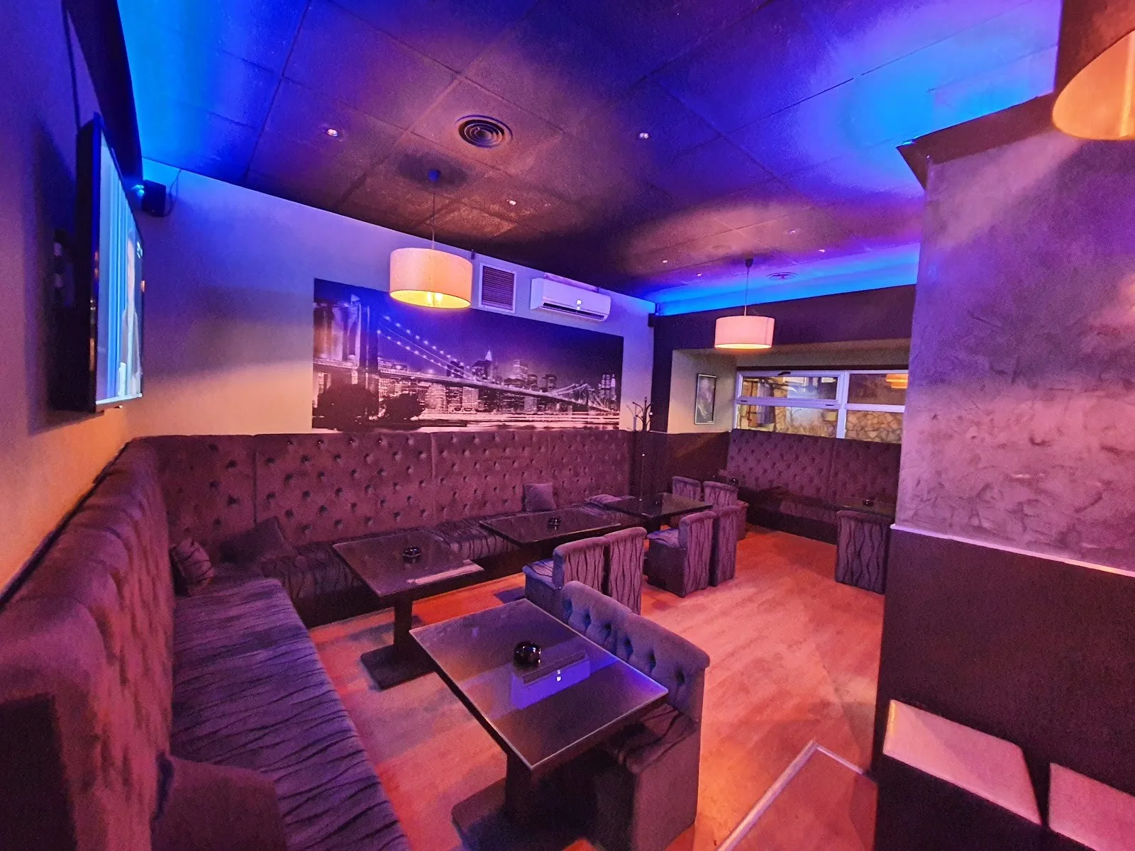 Platinum Caffe Club & Shisha Bar - 4