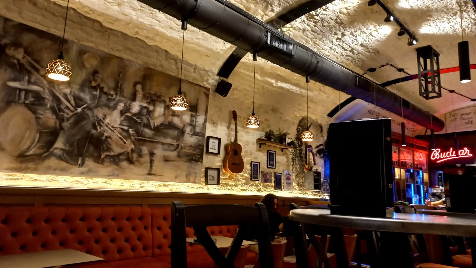 Tesla Lounge & Bar - 2